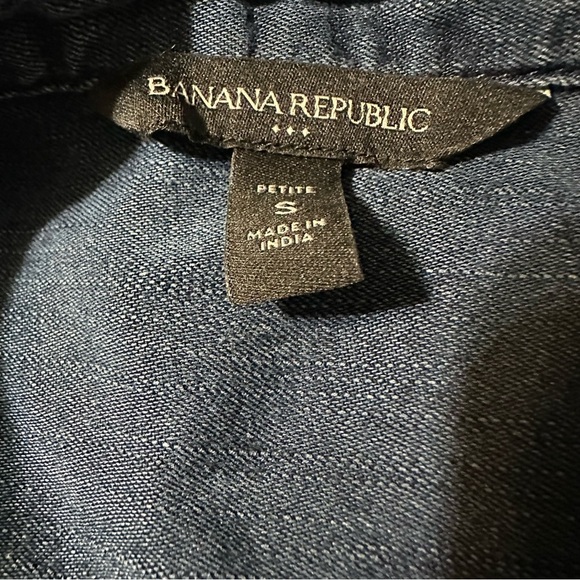 Banana Republic woman's size petite small denim button down sleeveless shirt - Picture 3 of 4